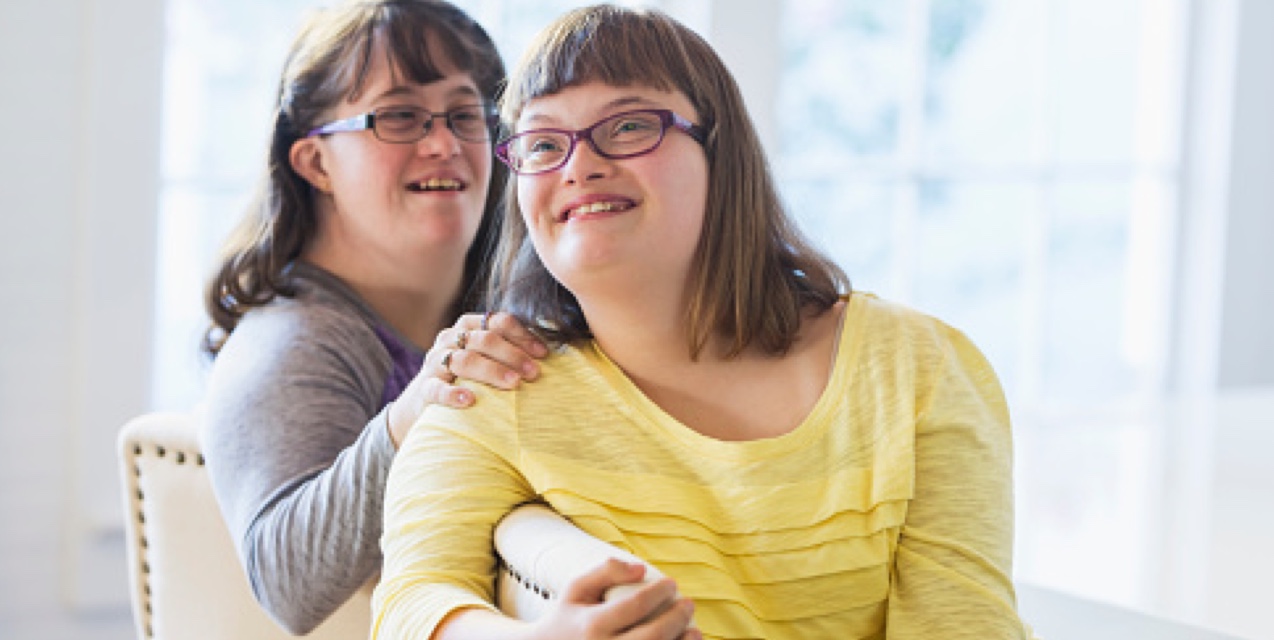 Las señales de negligencia no siempre son fáciles de detectar, como en el caso de Carla y Annie. Si sospecha de algo, repórtelo a Servicios de Protección al Adulto.